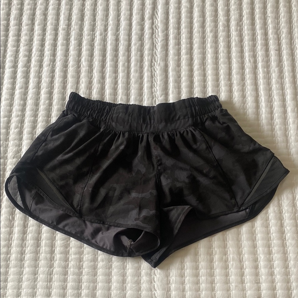 Lululemon Athletica Hotty Hot 2.5” Short